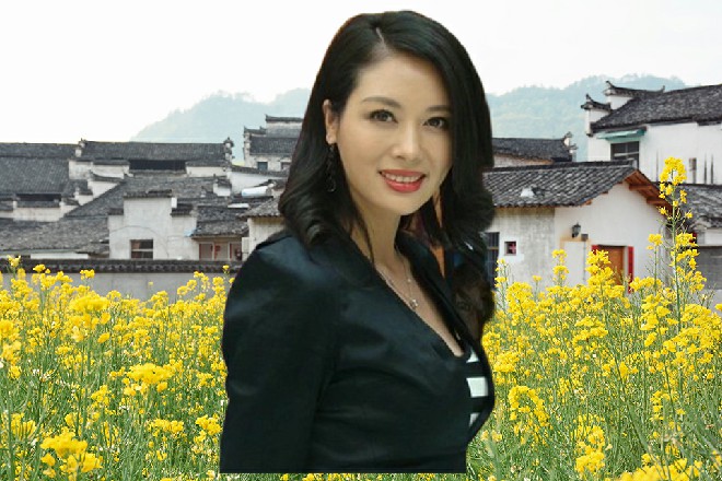 黄宏山还没反应过来，伊轩的脚又一次踢在了他的脸上