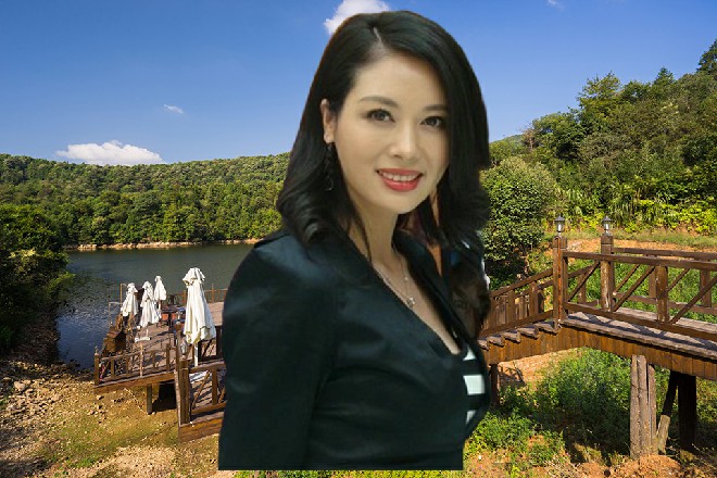 雷丁走出人群，抱着日本刀，冷冰冰地说道：你想怎样