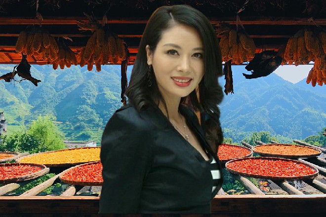 陈佳音对着若依一笑，那笑容让若依一时间竟然有点痴了