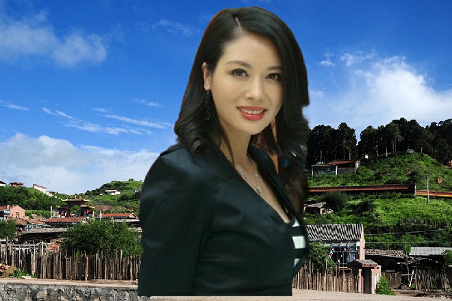 罗芙一招落英掌中的落英满地，向着诺曦S就拍了过去