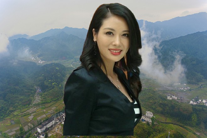 若依一挥手，手中的砍刀直接把一个悍匪的脑袋给刺穿了