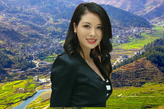 看到那艘渔船了么，每天一趟，固定从港口开到九龙岛