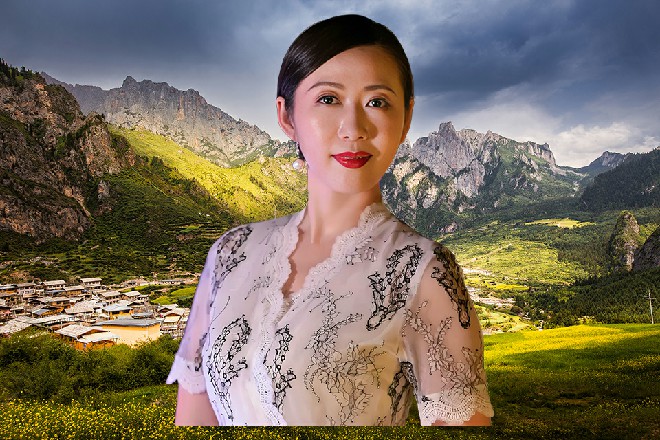 这一扇金色的大门敞开来，里面散发出一种恐怖的气息