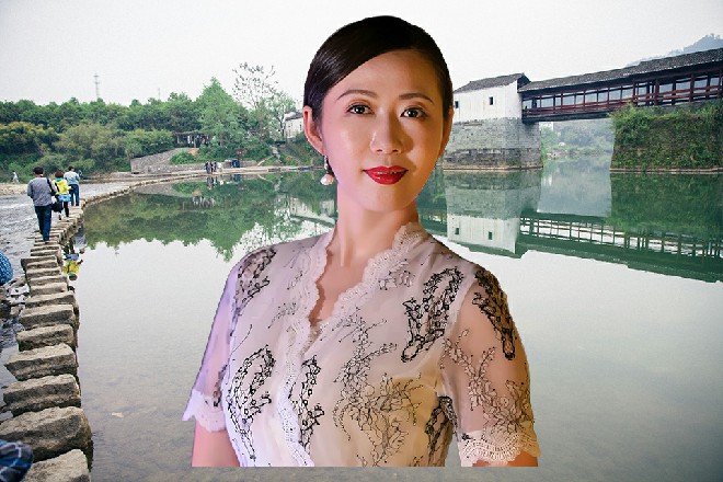 而就在这时候，董晴忽然一放手中的长枪，枪尖对准了苏曼s