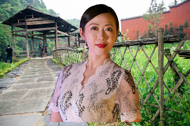 老板立刻去准备去了，因为客人挺多，所以要做一会