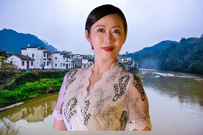 诺曦S握着那心脏，嘴角微微上扬，带着那么一抹邪笑