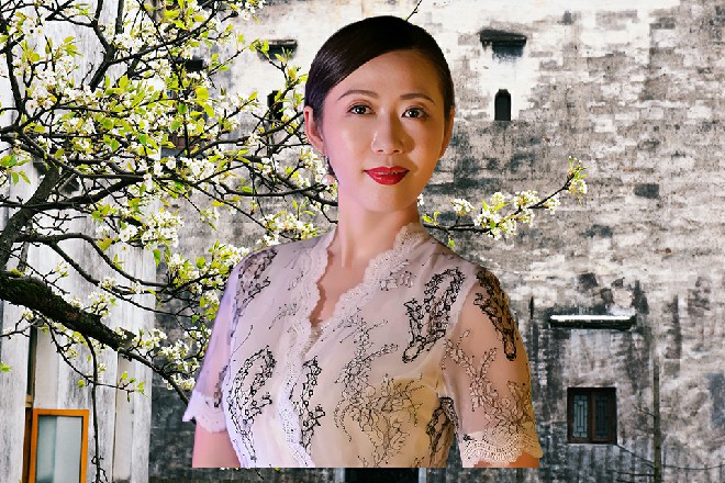 旁边一个悍匪怪笑一声，直接对着若依丢出一颗手榴弹来