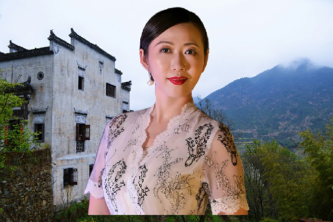 苏曼s依然靠在那里，泡着热水，似乎对面前四个壮汉熟视无睹