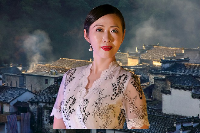 于波一脚踹倒了雷丁，直接夺过他的刀，向着苏曼s就挥砍过来