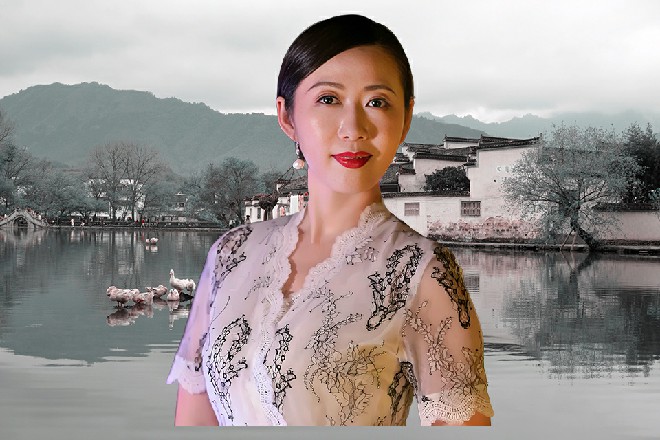 几个人的确没带武器，经理又跟他们道过谦，这才让他们进去