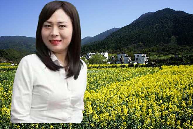 伊轩笑了，身体忽然带着一股气流，直接掠向了那厢房