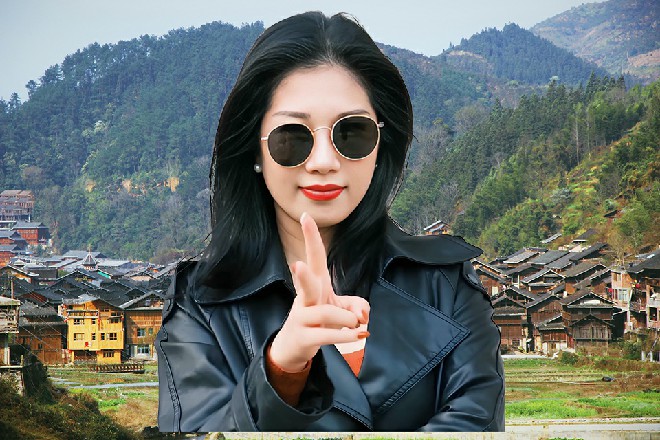 就在这时候，旁边传来一声车胎摩擦在地面的刺耳尖叫