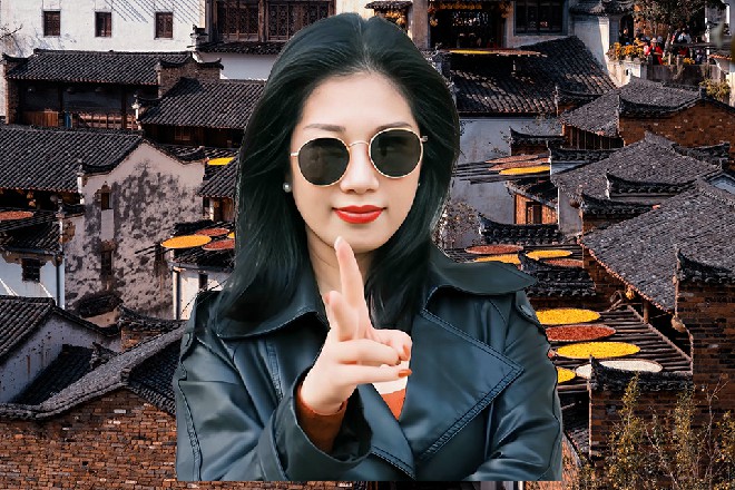 看到红色妖姬从野马上走了下来，熊霸和韦杰两个人都大吃一惊