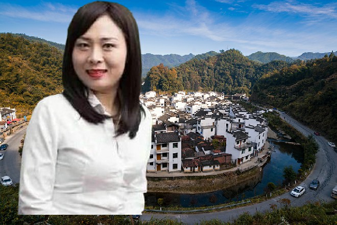 荷娜说着，一脚踢到了身旁的水桶，地板立刻变得湿漉漉的