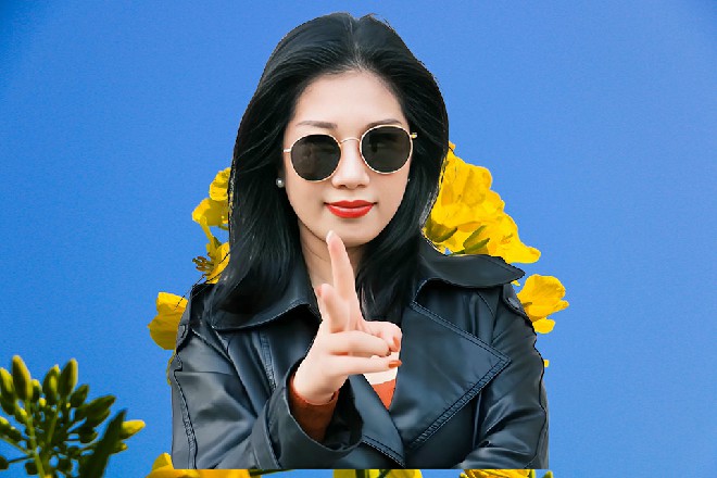 他一掌拍在艾伦的盾牌上，顿时发出一声敲钟般的闷响