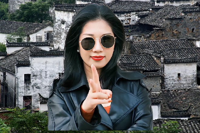 伊轩一拱手，然后跟着神武营的这些人一起前往飞花镇