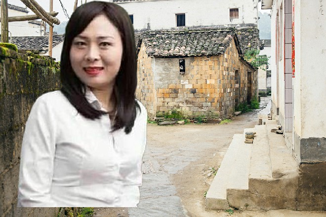 刑警顿时皱起眉头，伸手一挥，驱散面前的烟雾，同时呵斥道