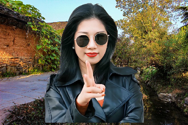 奥拉站在苏曼s的身后，嘀咕道：不过，还不是本大爷的对手