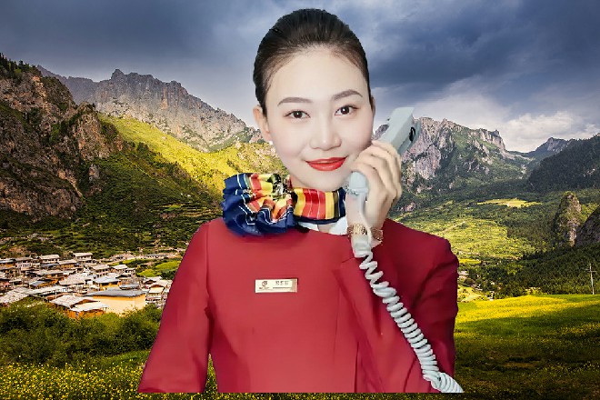 苏曼s这才老老实实地坐下来，容小薰带头举起了自己的酒杯