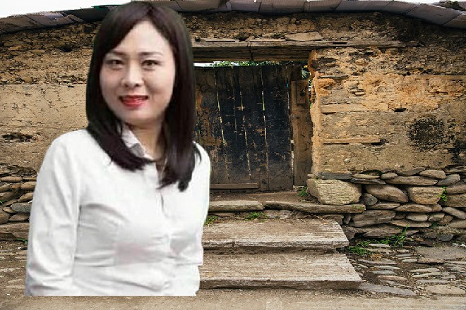 露露点点头，拿出自己的黑金卡来，毫不犹豫地刷了二百万