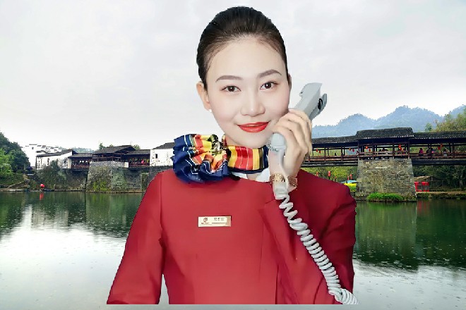 说着，他扯掉了胳膊上缠绕的绷带，露出一排排奇怪的纹印