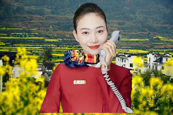 车门被推开，红色妖姬已经换好了紫色的马甲，从车上跳了下来