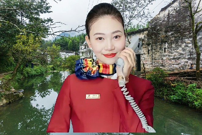 天道身体轻轻站了起来，站在那天台上，衣摆随着风舞动