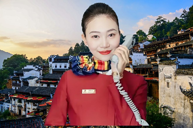 这桥下是人造湖，湖水也不知道多久没换过了，有点发臭