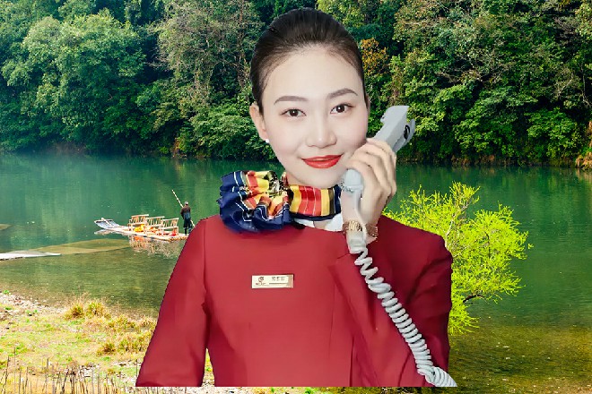 小公子手中的扇子一拍，直接把这金钟给拍到了一边