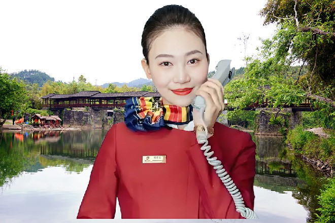 墙壁顿时凹下去一个浅坑，疯狗的身体慢慢滑落下来