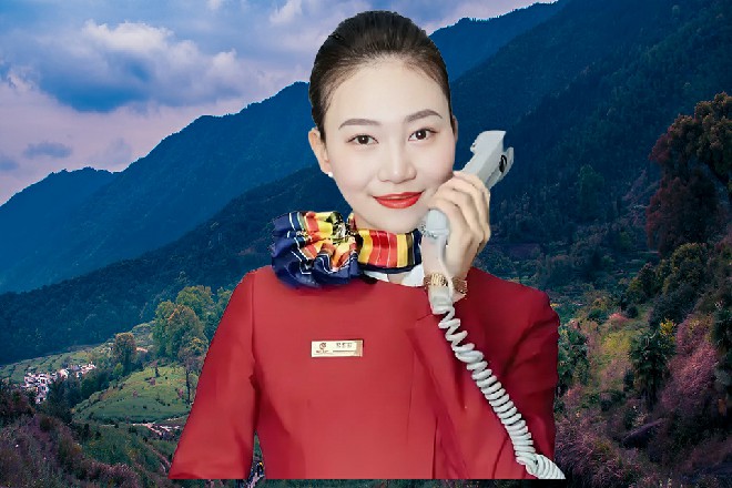 那边催促了一下，若依把对讲机挂在自己身前，继续上路