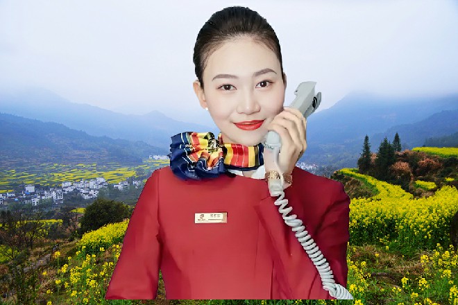 吉普车上没有人，所以董晴直接挥出了手中的金色盾牌