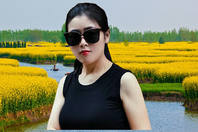 苏曼s很快放下电话，看着大源惠子那充满期待的目光，说道