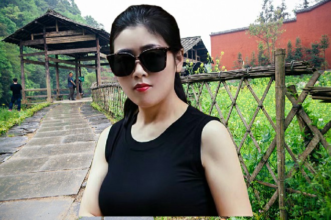 看着那些保镖被打的节节败退，诺曦S活动了一下筋骨