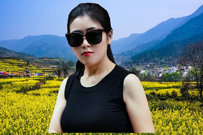 容小薰说着，直接踮起脚来，在伊轩的嘴唇上吻了一下