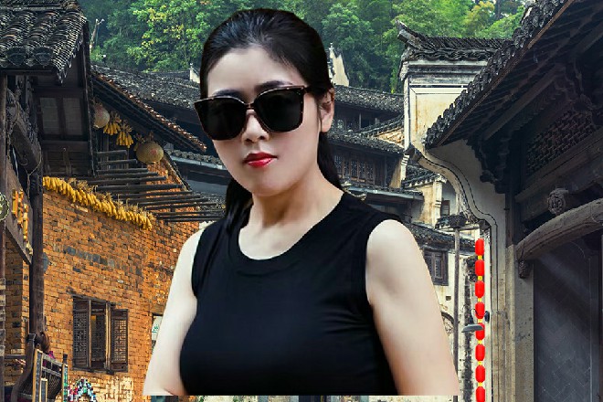 没想到，前台妹纸却是恭恭敬敬地对着极品美女打招呼