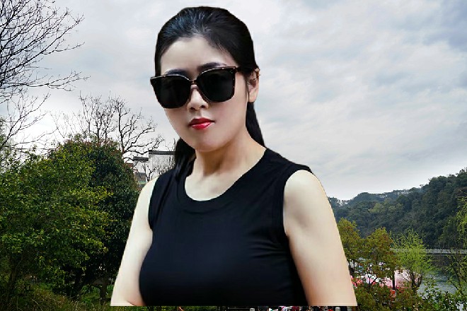 这一来，倒是黄泉占了上风，不断向着龙面人展开进攻