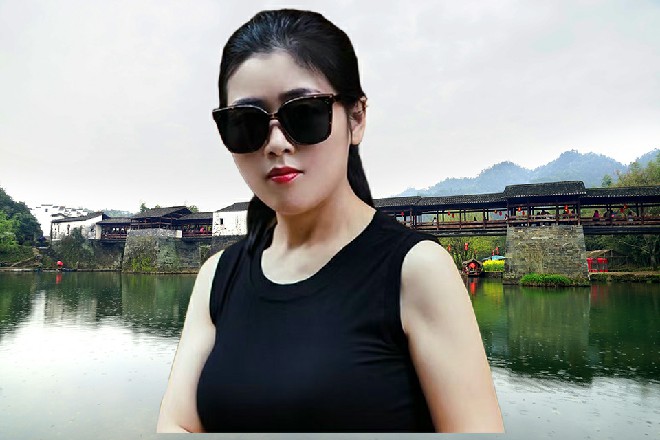 陈佳音在寒风中打了个哆嗦，她出来的匆忙，还没穿外套