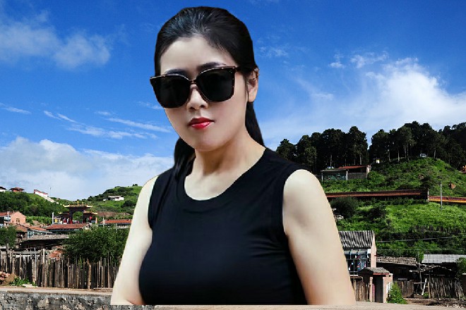 天空中一道流星突然从天而降，凶狠地向着地面坠落下来