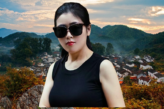 是苗甜的声音红色妖姬二话不说，赶忙先把手枪藏到自己身后