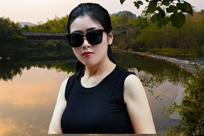 诺曦S大笑两声，宋妮接过他的碗，嗔怪地看了他一眼