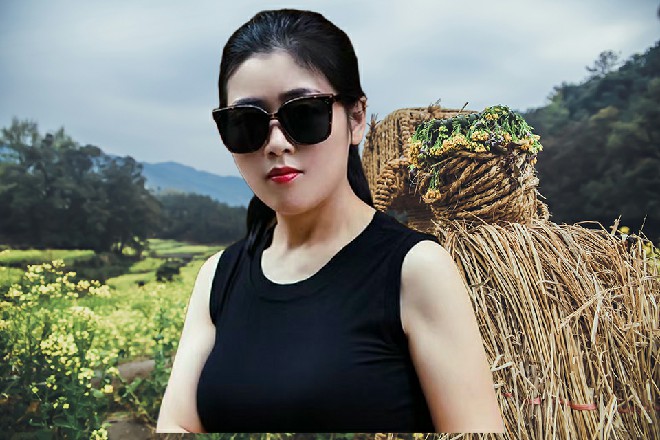 红色妖姬的皮肤也慢慢变黑，他的龙角正在进化成锋利的魔角