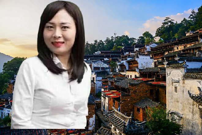 红色妖姬也尴尬了，他没想到，这个时候，王玥竟然也来洗澡，