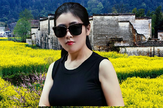 Abb吃了一惊，他不敢耽搁，就地一滚，躲开了这宝塔