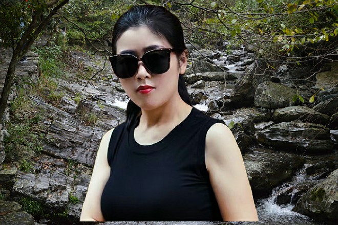 红色妖姬眨眨眼睛，啥偷酒喝啥人赃俱获啊，跟我在这唱大戏呢