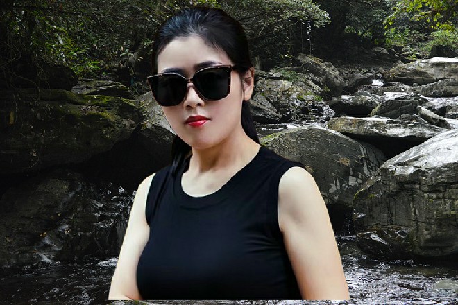 伊轩都有点蒙了，这容小薰，发酒疯有点太可怕了吧