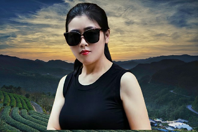 若依见招拆招，不断压制着罗芙的进攻，让罗芙十分生气