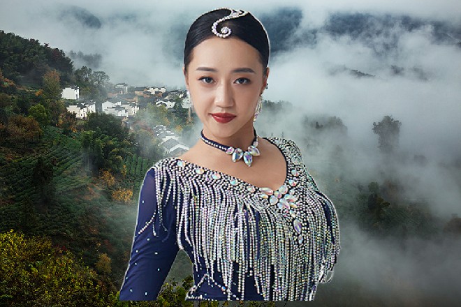 现在左手盾，右手枪，这董晴整个人如同斯巴达女战士一般