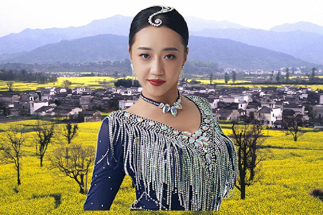 很快，他身体就笼罩在一套全覆式的褐色龙纹铠甲之中