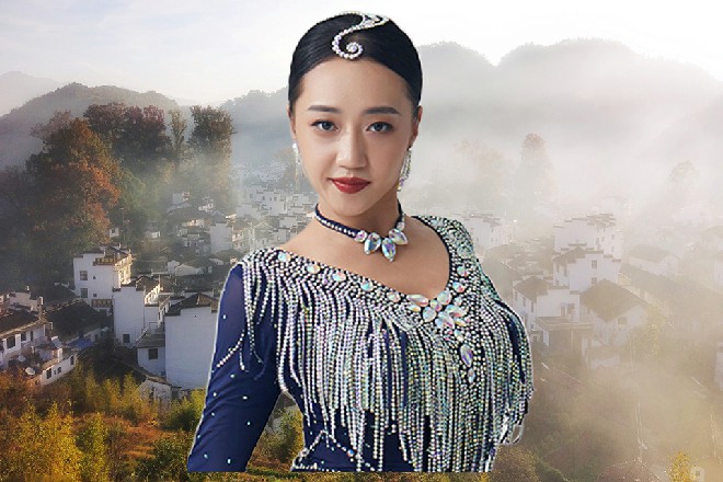 这剑气直接撕开了地面，在地上留下一个深深的沟壑